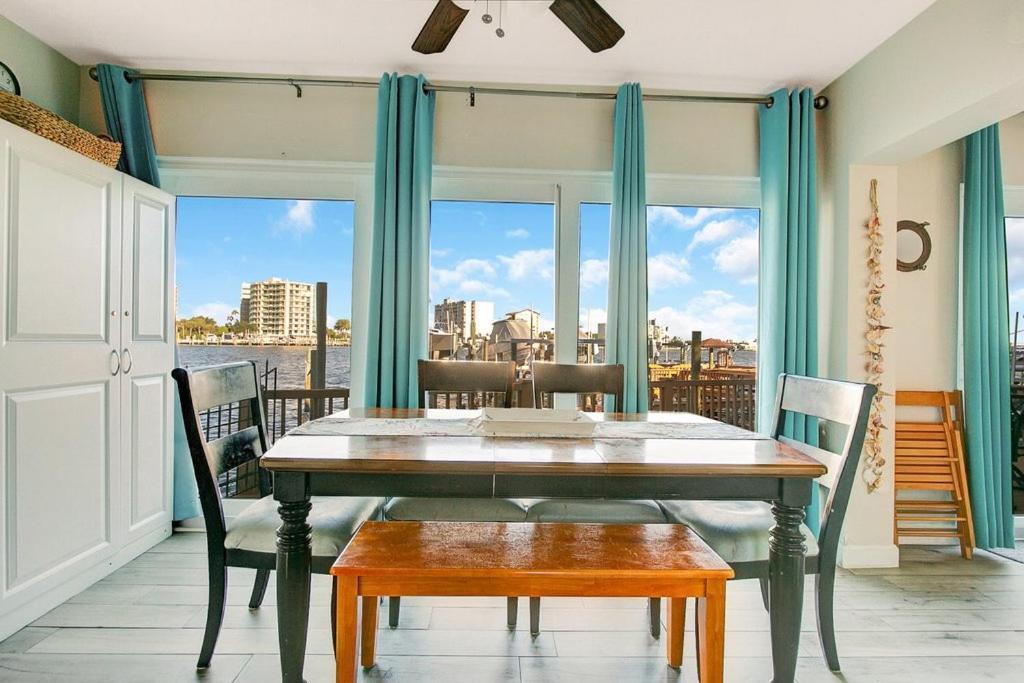 קלירווטר ביץ' Five Palms Vacation Rentals- Daily - Weekly - Monthly מראה חיצוני תמונה